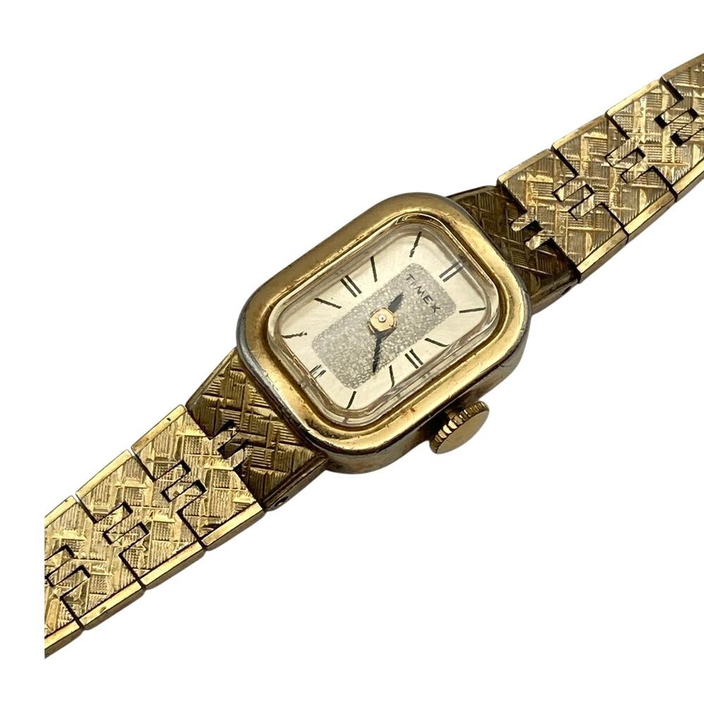 VTG 70'S Timex 17j Mechanical Wind Up Women's Petite Dress Watch 15mm Wist 6.25"